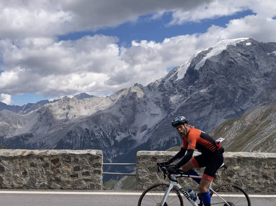 Martijn op de fiets in de bergen rond Livigno