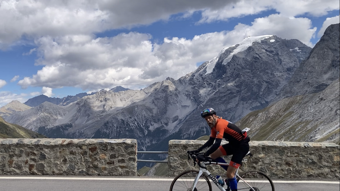Martijn op de fiets in de bergen rond Livigno