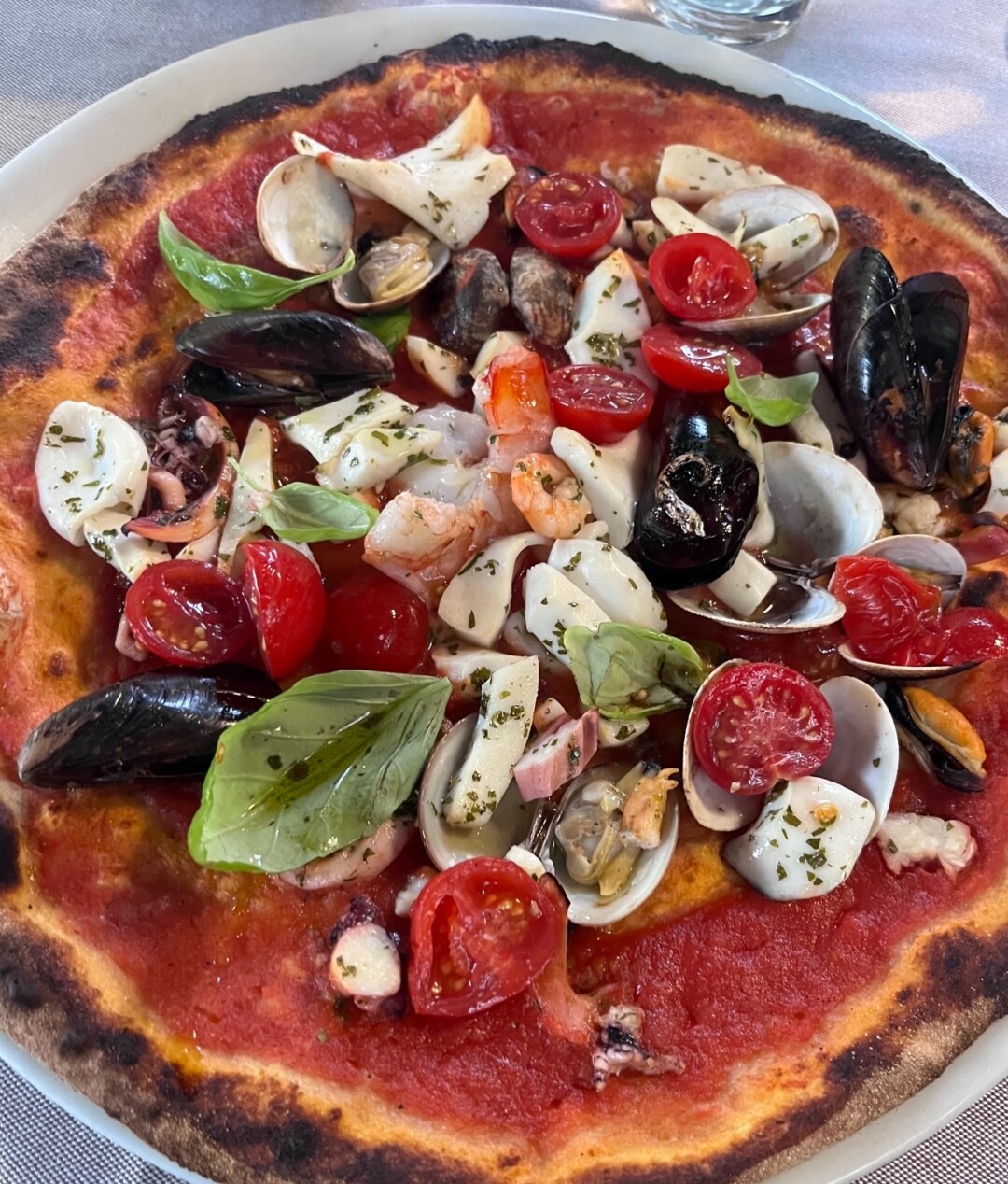 Pizza pescatore in Lugano