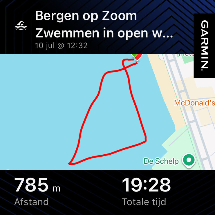 Jungle swim. Dwars door de waterplanten. Training maar gestopt. #enroutepourbayman #tridot #swim